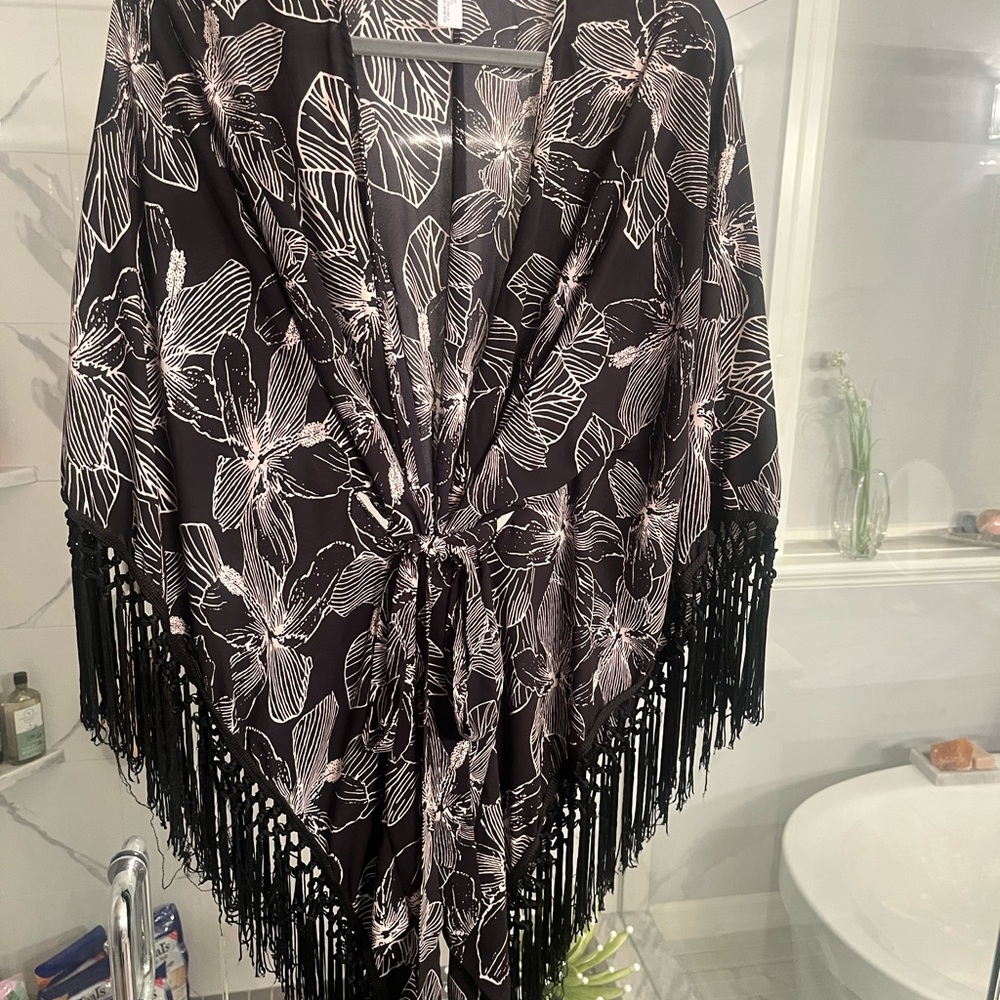 Free press kimono top duster beach cover up size medium but fits one size all